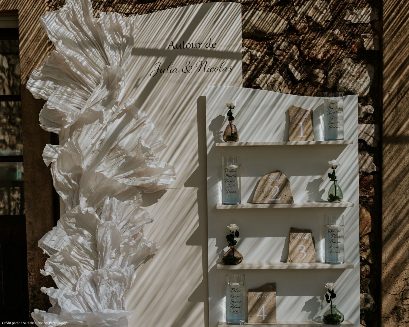 Plan de table en pierre et papier sculpté, décoration de mariage, Domaine du Planet, Pourrières, Var